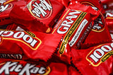Bundle of chocolate Candy Assortment (5.6 lb Bag) Reese's, Milky Way Bars, Snickers, Peanut, Twix, Kit Kat, Almond Joy, York, 100 Grand